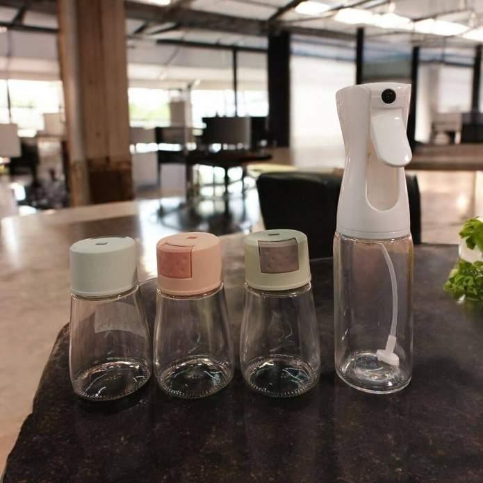 برطمان زجاج  مدور فاميه بمعلقه خشب  8*15 (950 مللي )*90