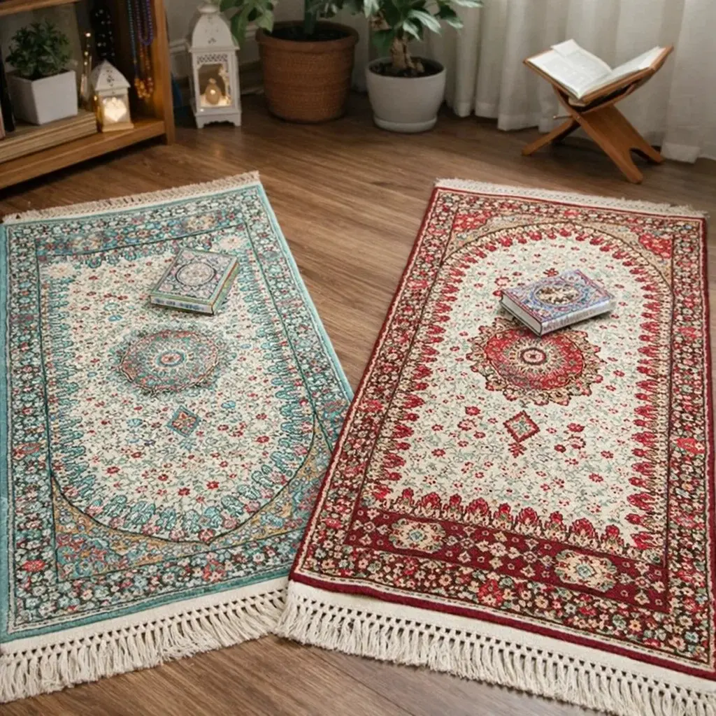 مصلية  اردني بمصحف وشنطة