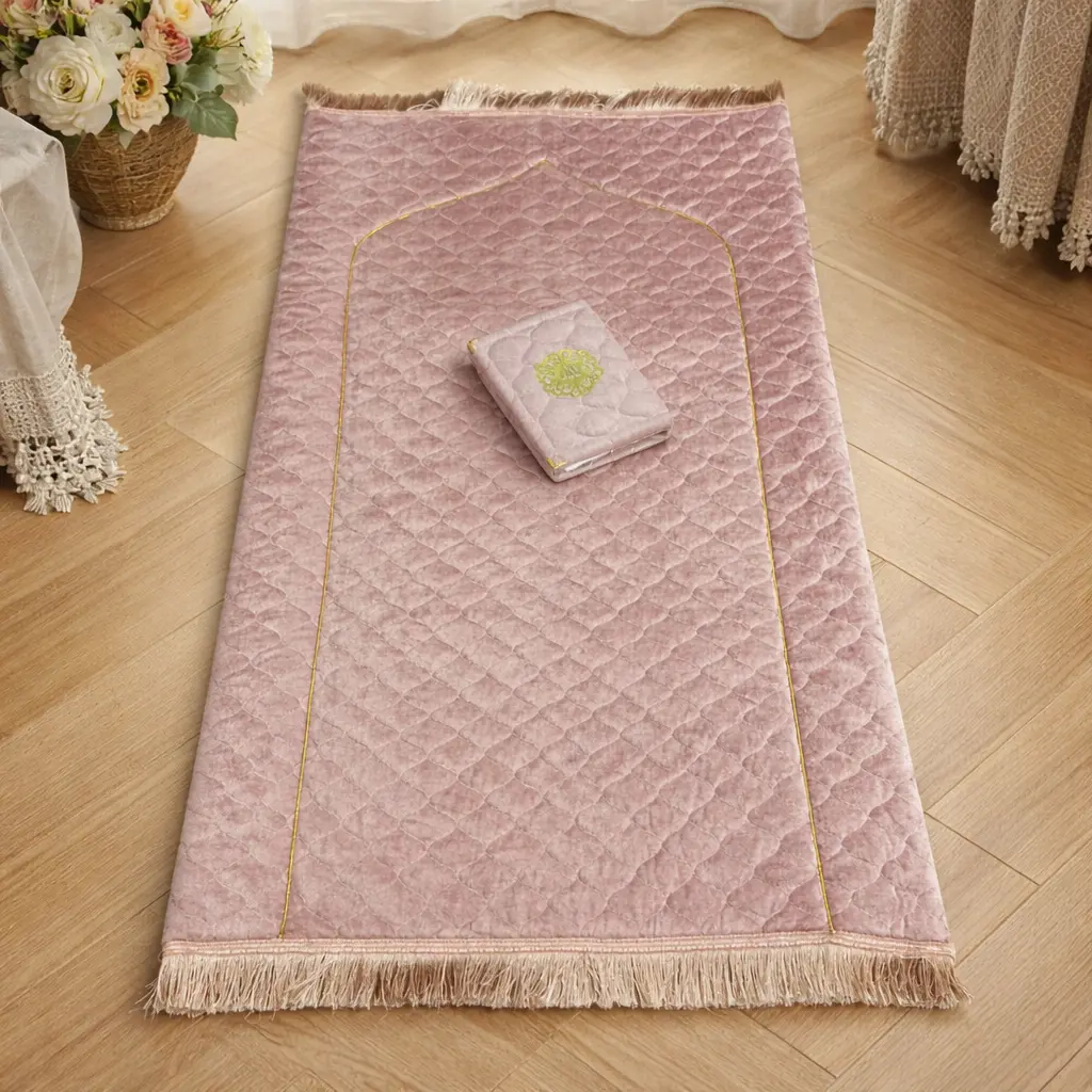  مصلية منجد زيئ ذهبي ومصحف منجد