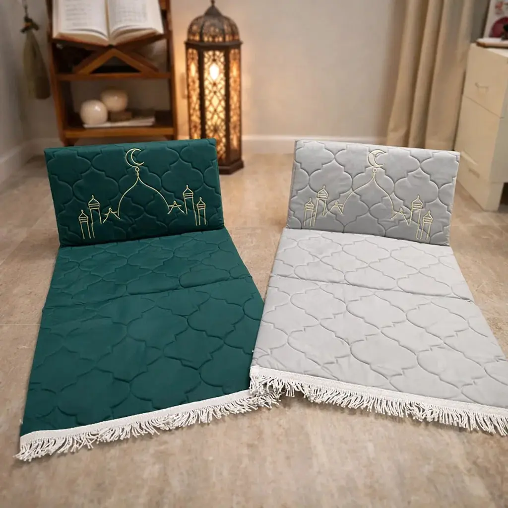 مصلية بمسند تطريز  منجد وشنطة