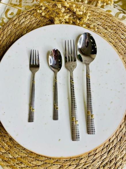 طقم معالق و شوك مزهب على مغناطيس اشكال * 100