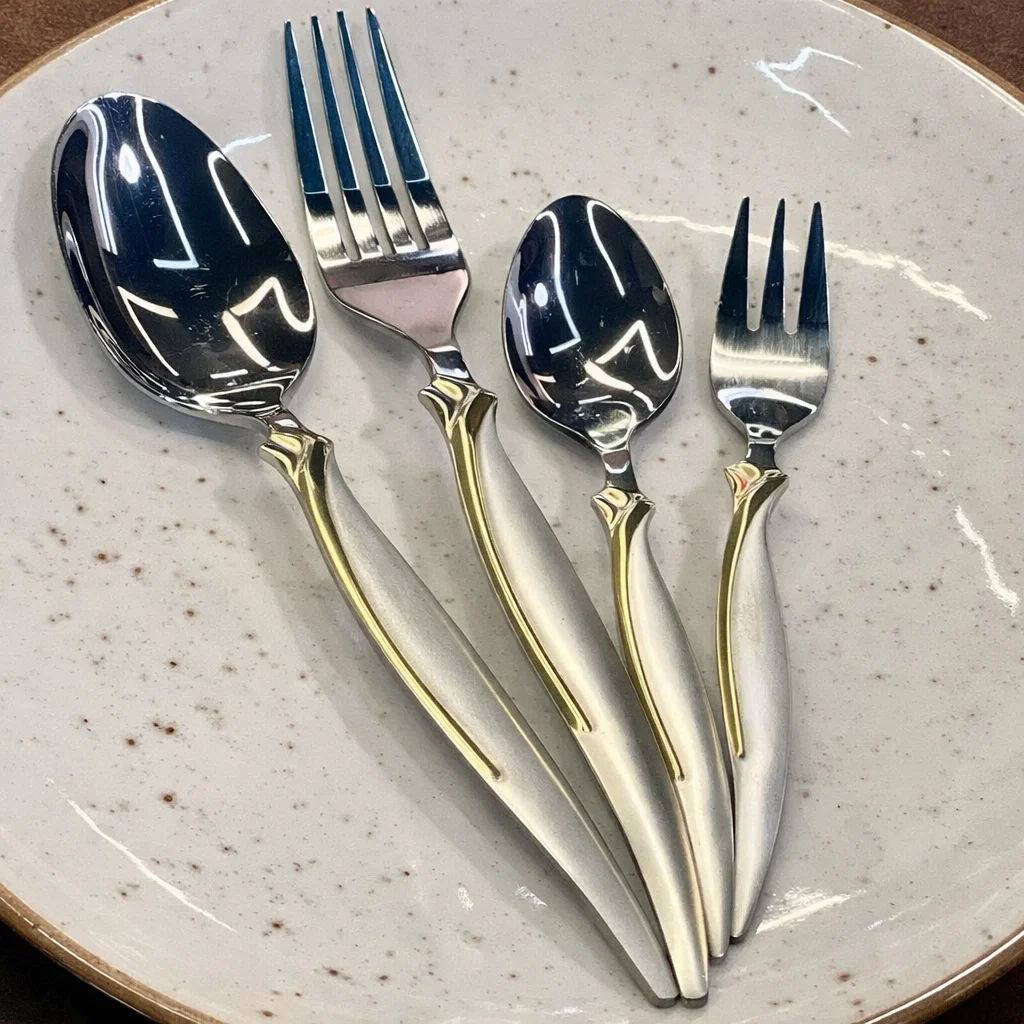 طقم معالق و شوك خنجر * 100