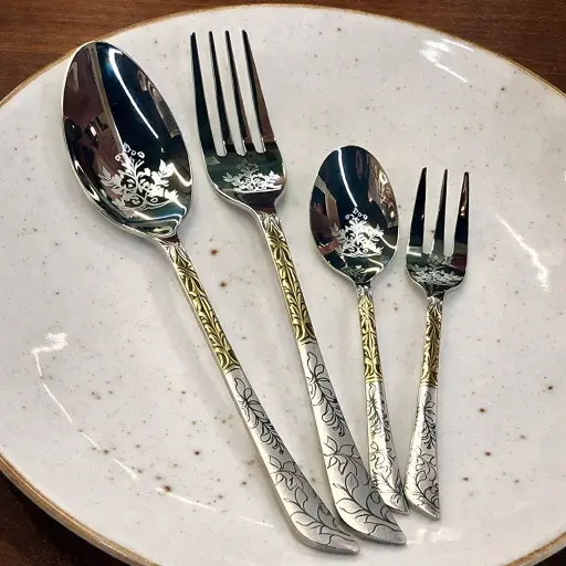 [SS-96] طقم معالق و شوك استانلس على مغناطيس ليزر * 100