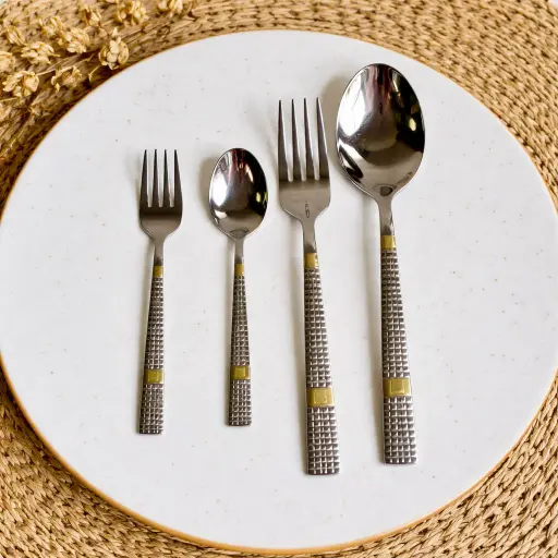 [SS-111] طقم معالق و شوك مزهب على مغناطيس اشكال * 100